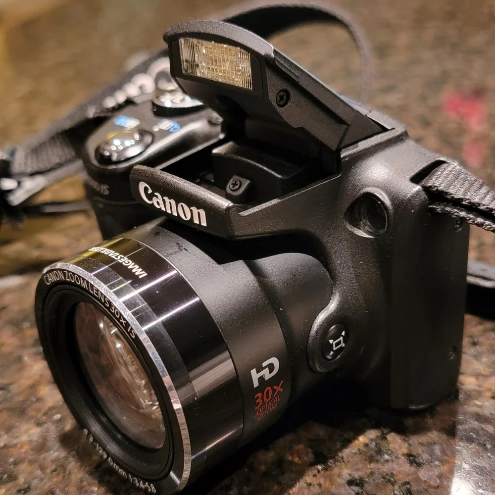 Canon PowerShot SX500-IS Digital Camera